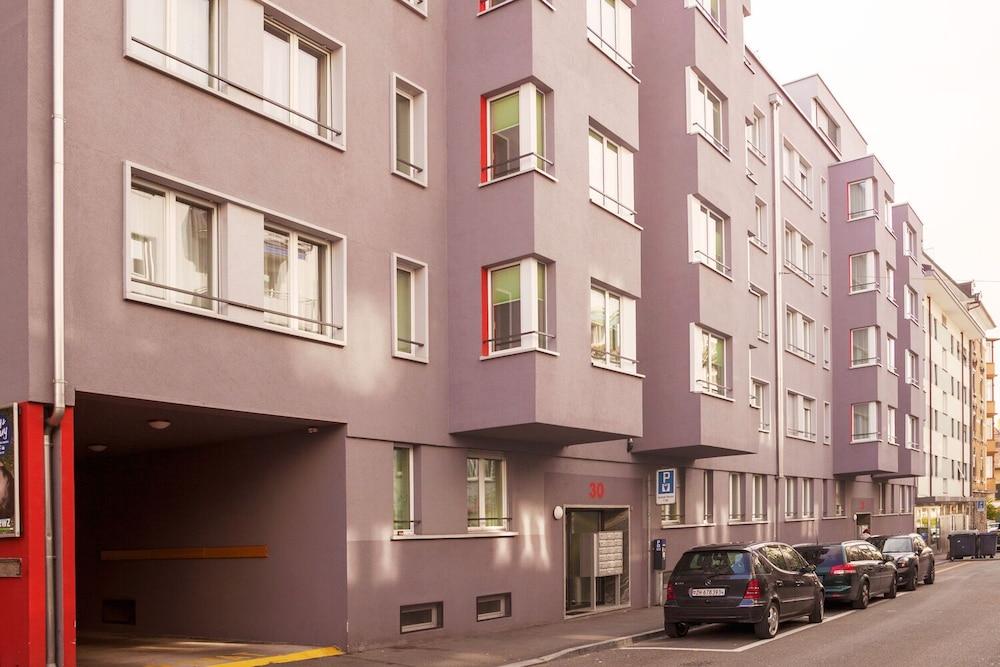 Ema House Serviced Seefeld Apartemen *